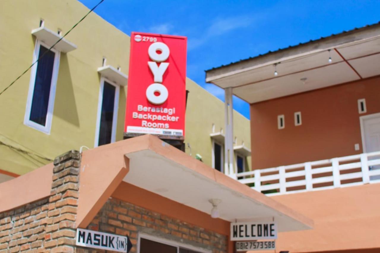 Oyo Flagship 2799 Berastagi Backpacker Rooms Екстер'єр фото