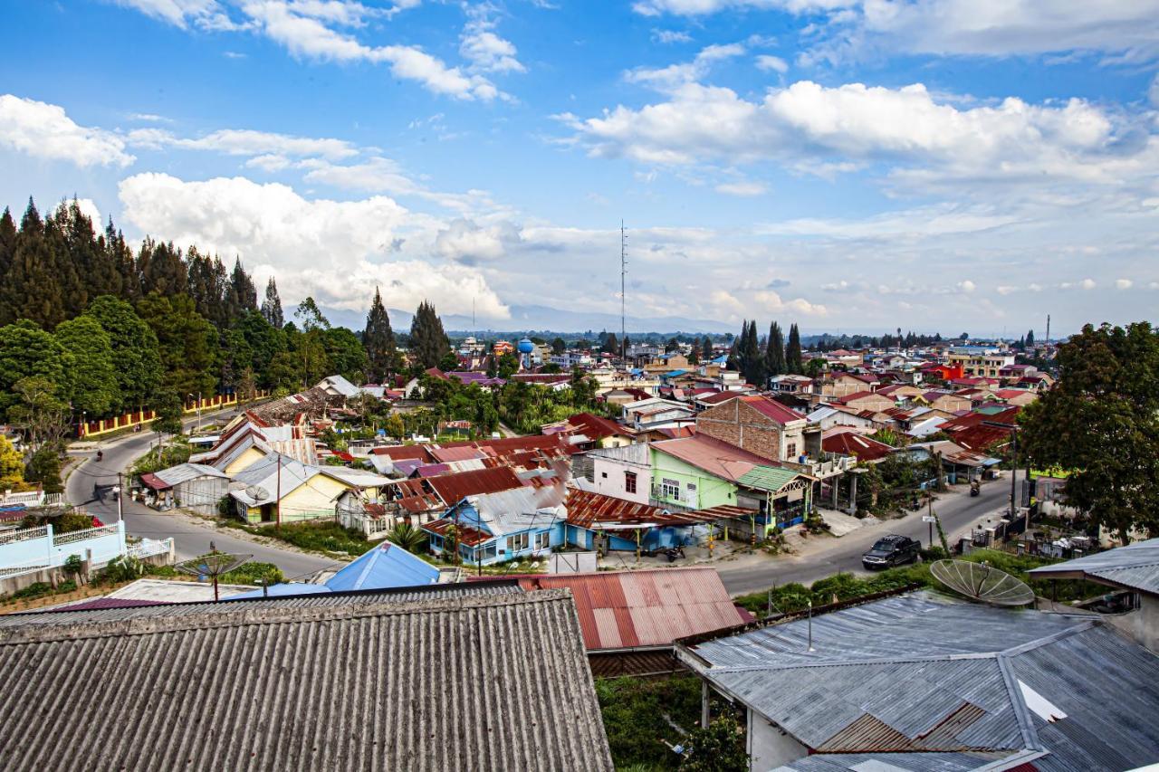 Oyo Flagship 2799 Berastagi Backpacker Rooms Екстер'єр фото