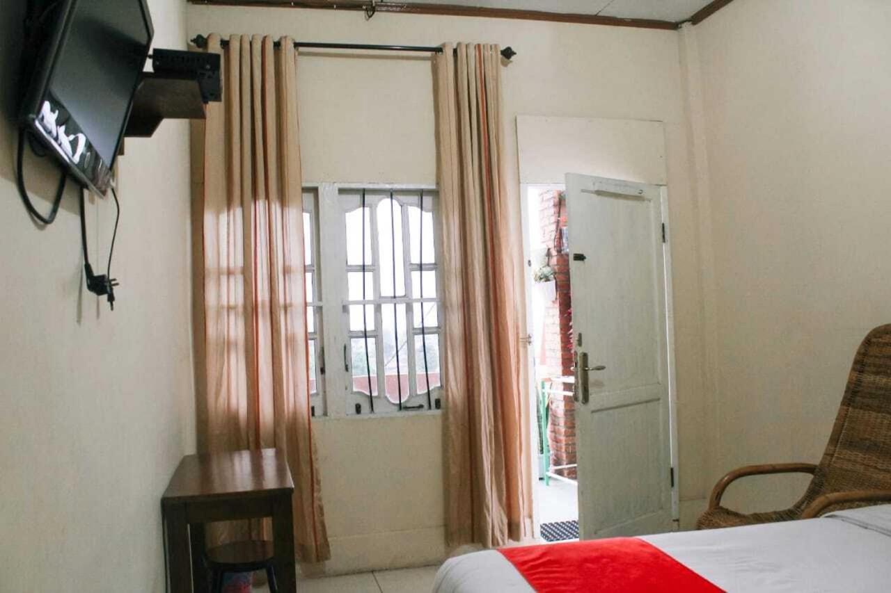Oyo Flagship 2799 Berastagi Backpacker Rooms Екстер'єр фото